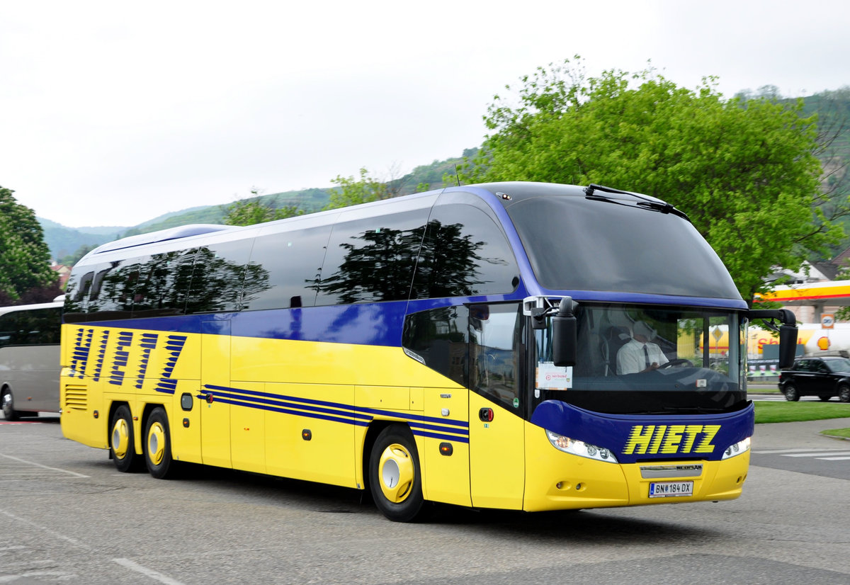 Neoplan Cityliner von Hietz Reisen aus Niedersterreich in Krems gesehen.