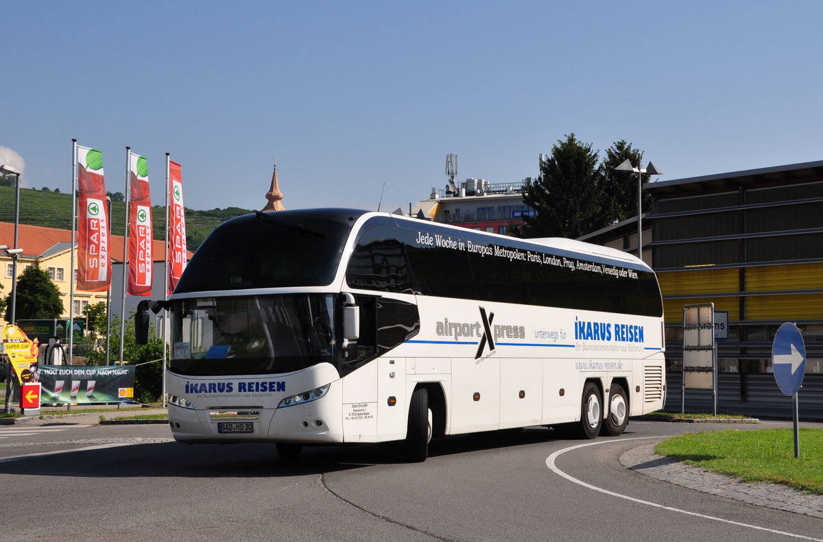 Neoplan Cityliner von Ikarus Reisen aus der BRD in Krems gesehen.