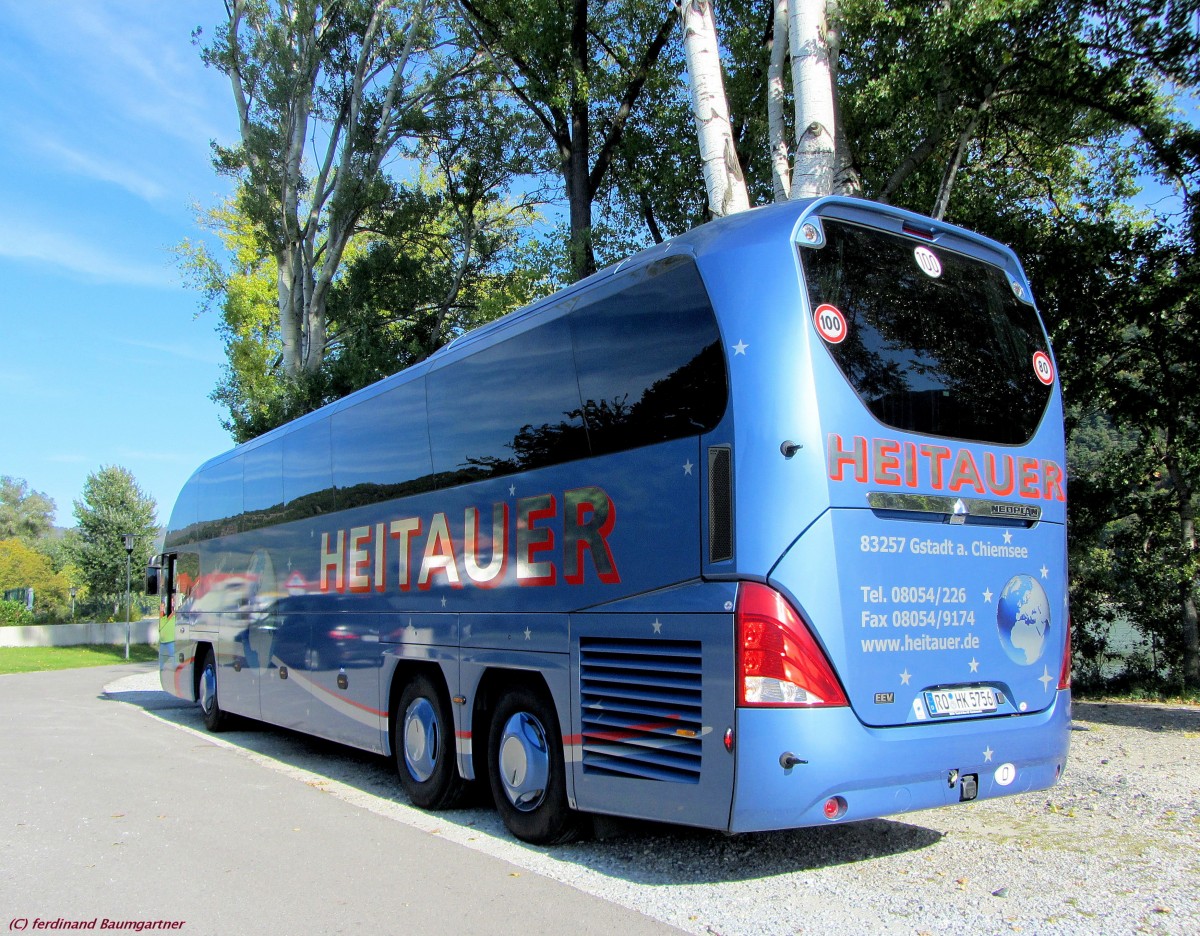 Neoplan Cityliner von Karl Heitauer Busreisen aus der BRD im Herbst 2013 in der Wachau/N.. gesehen.