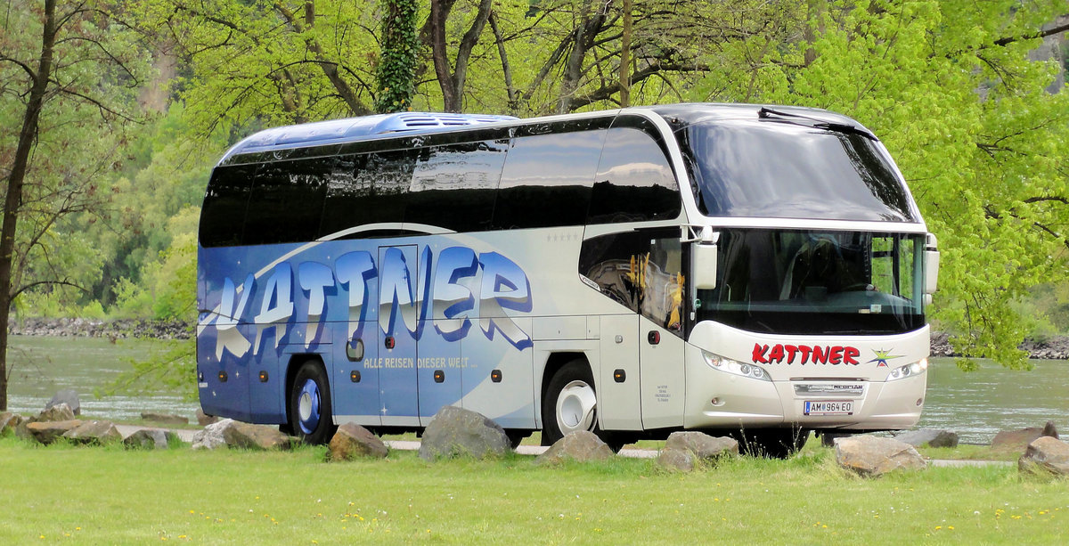 Neoplan Cityliner von Kattner Reisen aus sterreich in Drnstein/Niedersterreich gesehen.