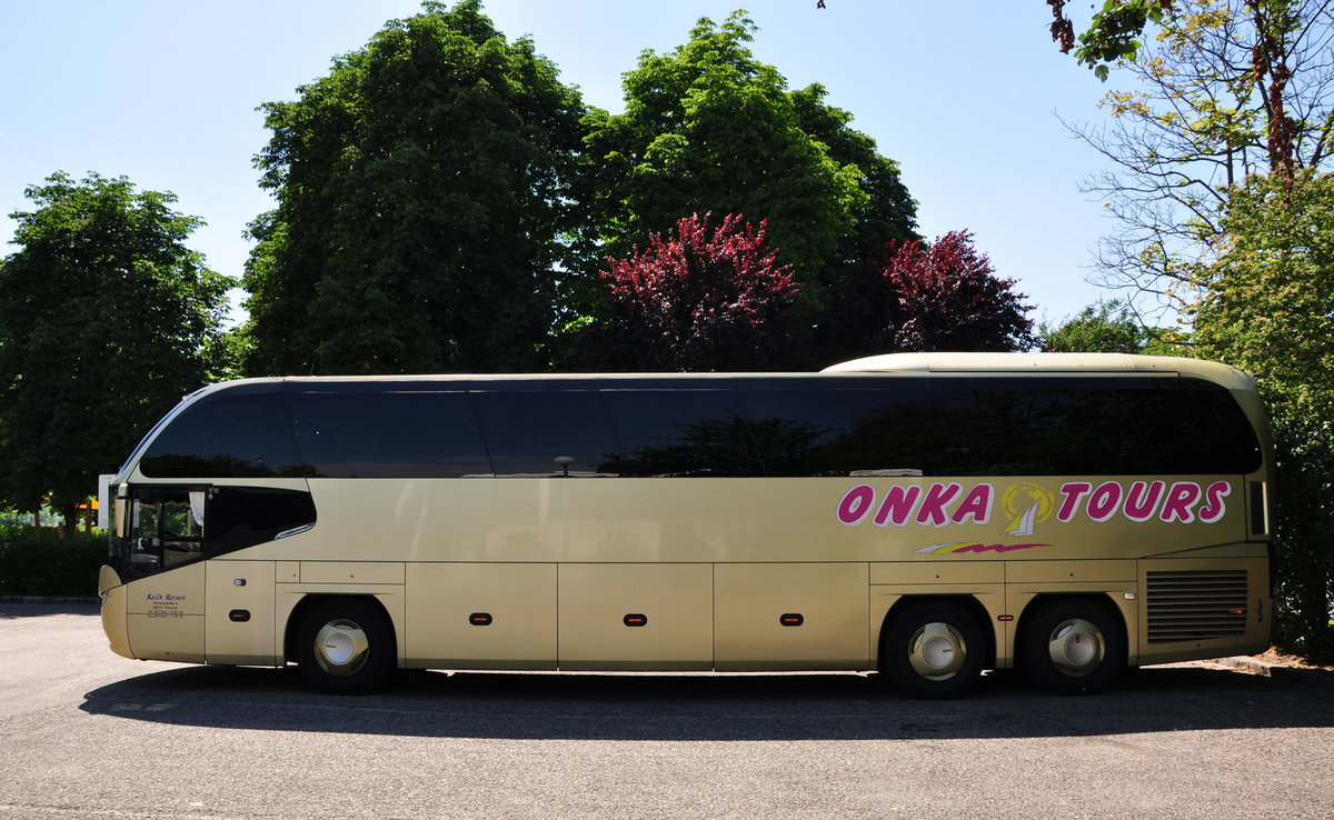 Neoplan Cityliner von Keil`s Reisen (Onka Tours) aus der BRD in Krems gesehen.