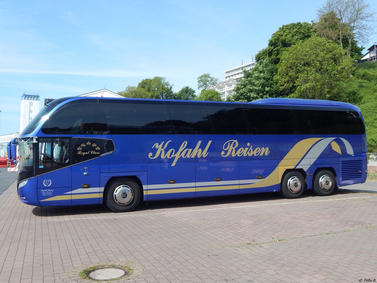 Neoplan Cityliner von Kofahl Reisen aus Deutschland im Stadthafen Sassnitz.