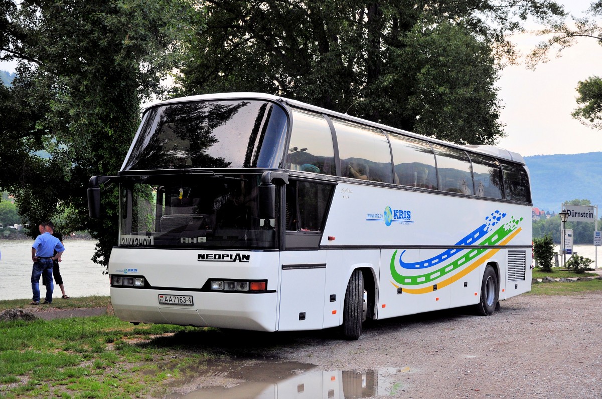 Neoplan Cityliner von Kris Travel aus BY am 18.7.2014 in der Wachau/Niedersterreich gesehen.