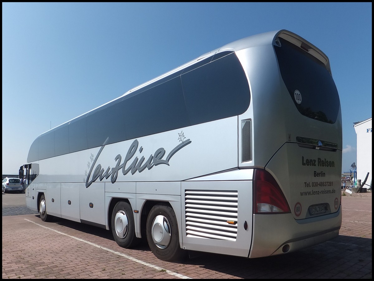 Neoplan Cityliner von Lenzliner aus Deutschland im Stadthafen in Sassnitz.