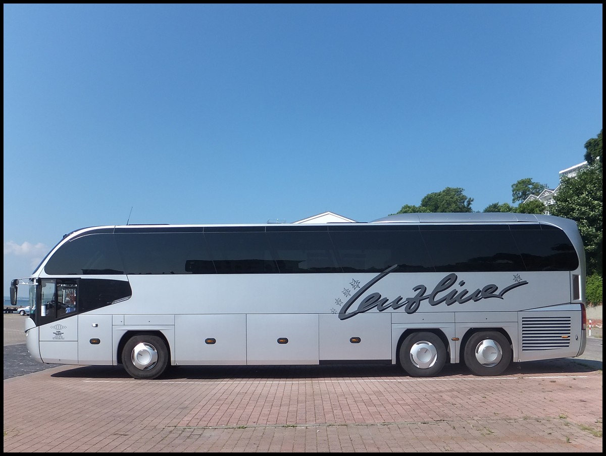 Neoplan Cityliner von Lenzliner aus Deutschland im Stadthafen in Sassnitz.