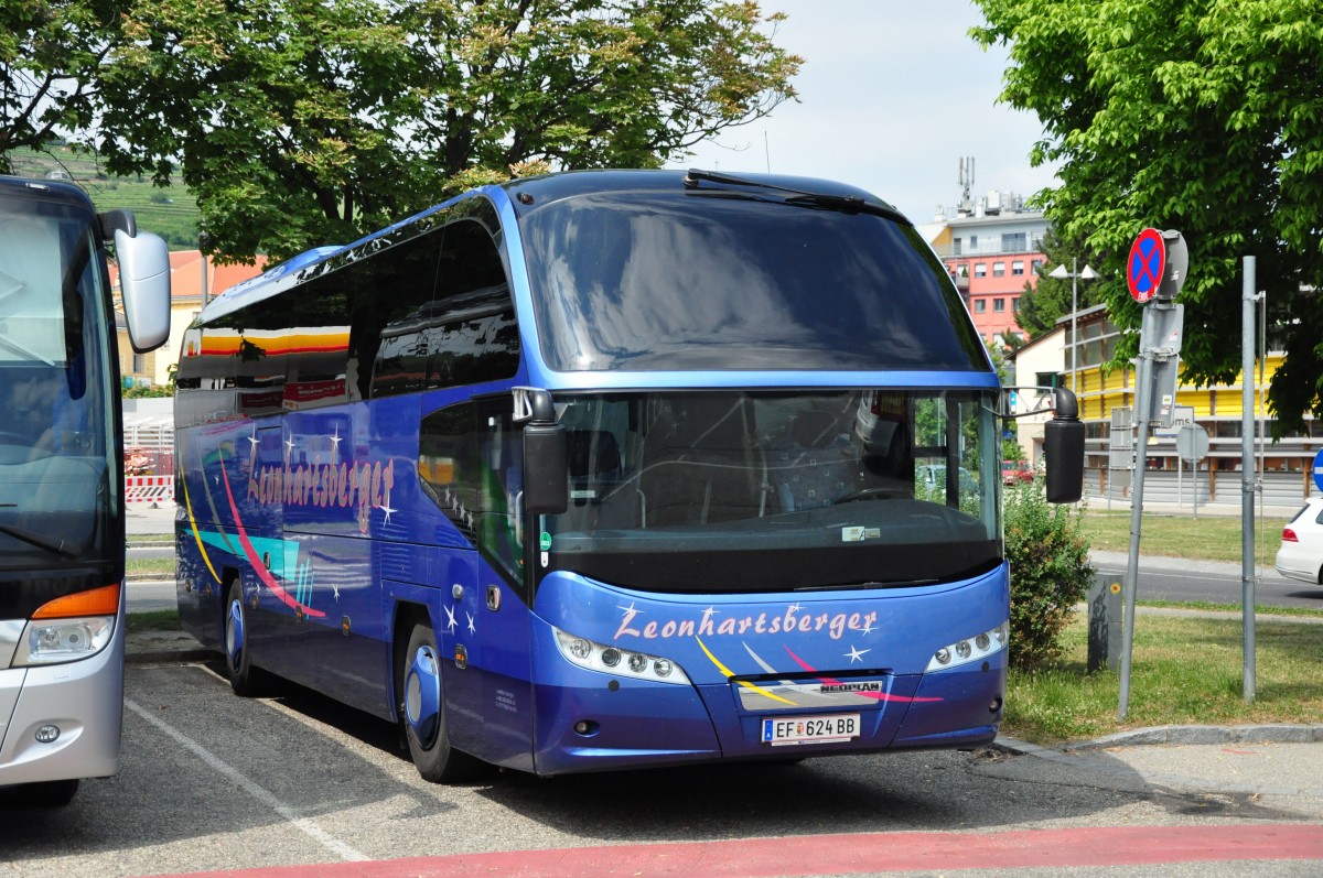 Neoplan Cityliner von Leonhartsberger Reisen aus sterreich im Juni 2015 in Krems gesehen.