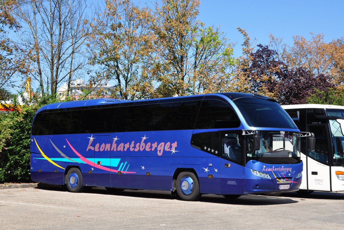 Neoplan Cityliner von Leonhartsberger Reisen aus sterreich in Krems gesehen.