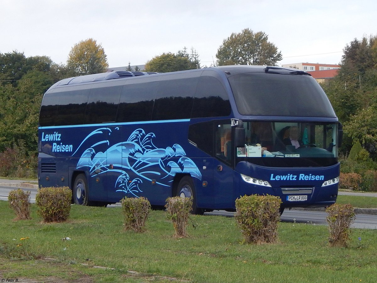 Neoplan Cityliner von Lewitz-Reisen aus Deutschland in Sassnitz.