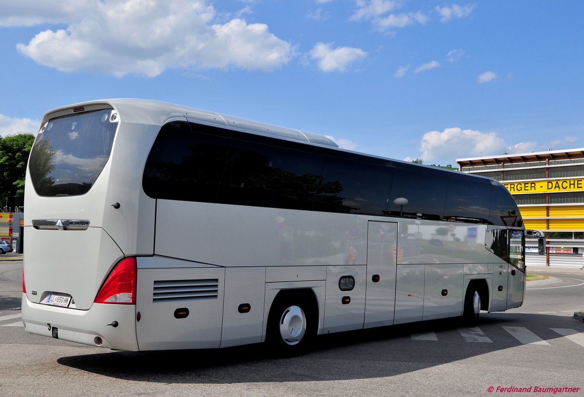 NEOPLAN CITYLINER von LITZLBAUER Clubreisen/sterreich im Juli 2013 in Krems gesehen.