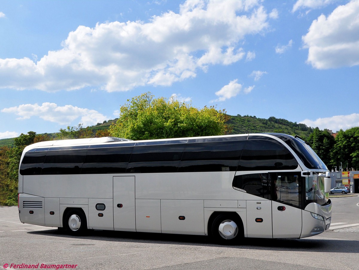 NEOPLAN CITYLINER von LITZLBAUER Clubreisen/sterreich im Juli 2013 in Krems gesehen.