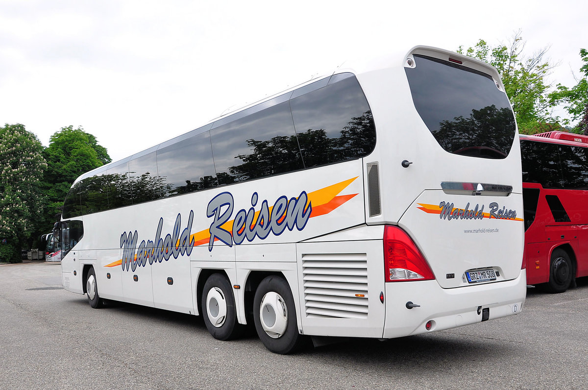 Neoplan Cityliner von Marhold Reisen aus der BRD in Krems gesehen.