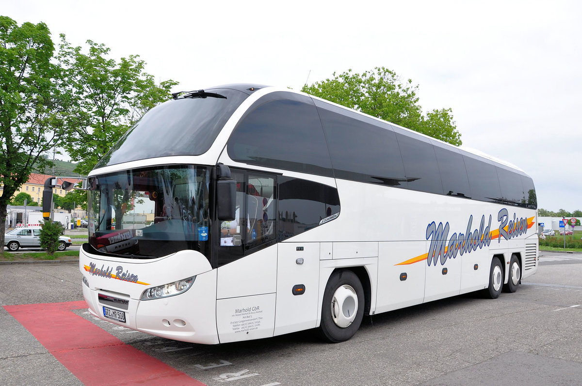 Neoplan Cityliner von Marhold Reisen aus der BRD in Krems gesehen.