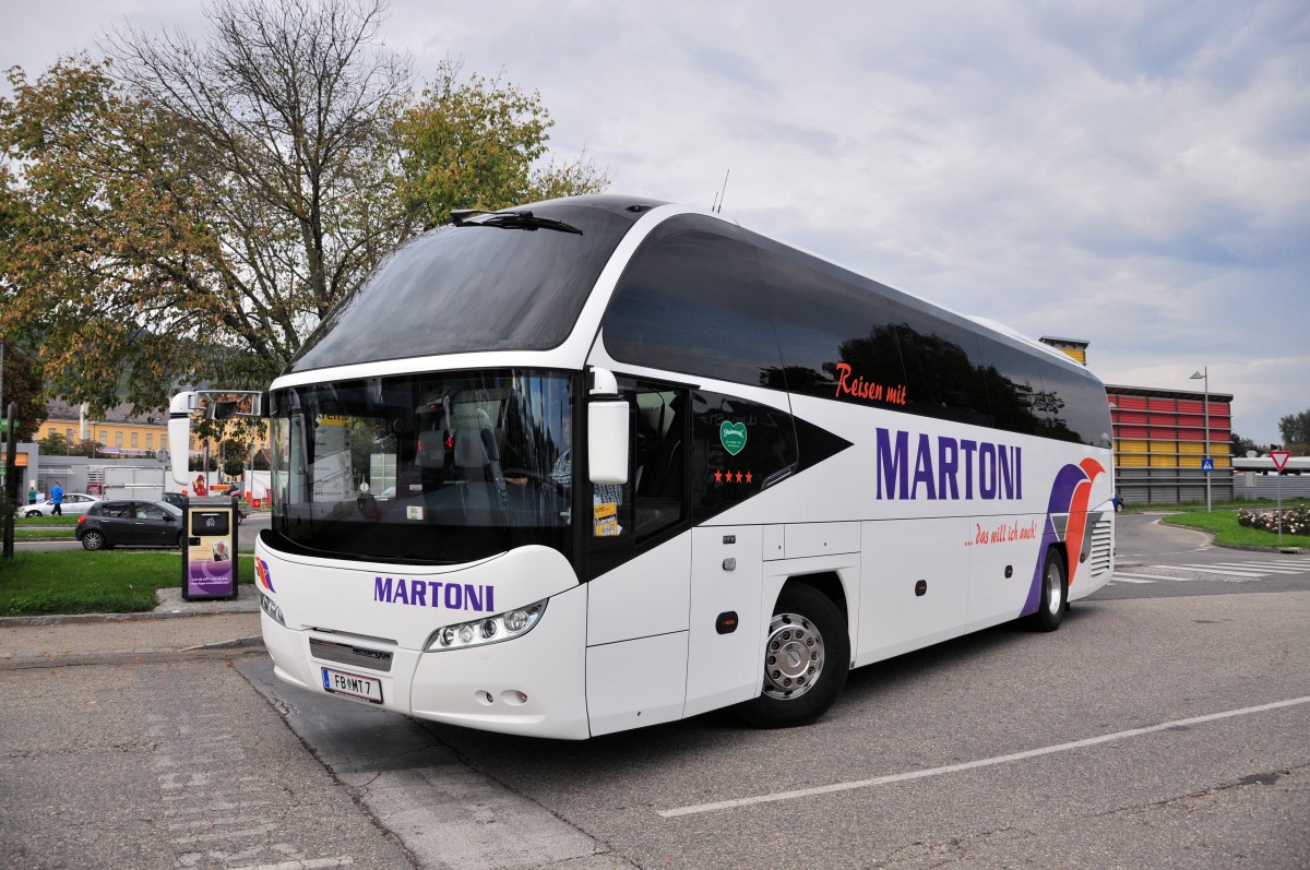 Neoplan Cityliner von Martoni Reisen aus sterreich am 20.9.2014 in Krems gesehen.