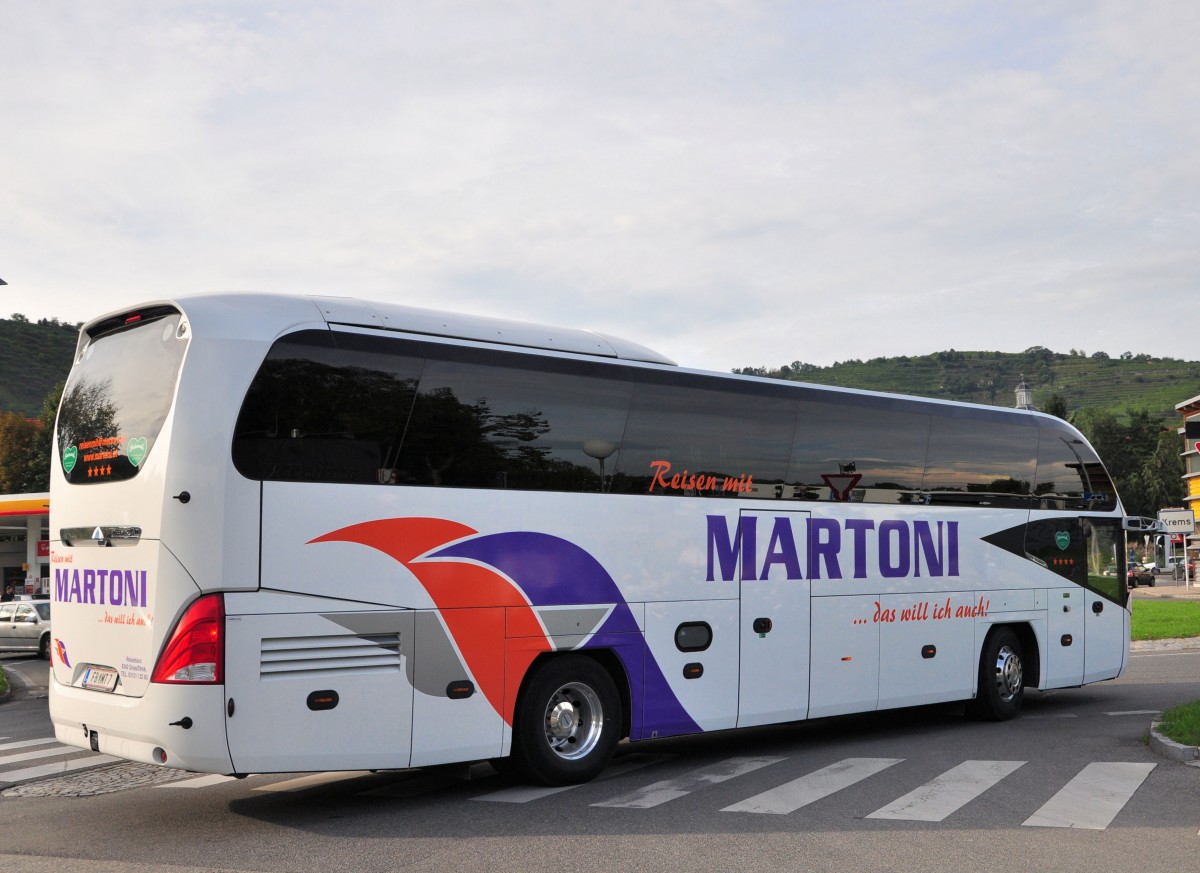 Neoplan Cityliner von Martoni Reisen aus sterreich am 20.9.2014 in Krems gesehen.