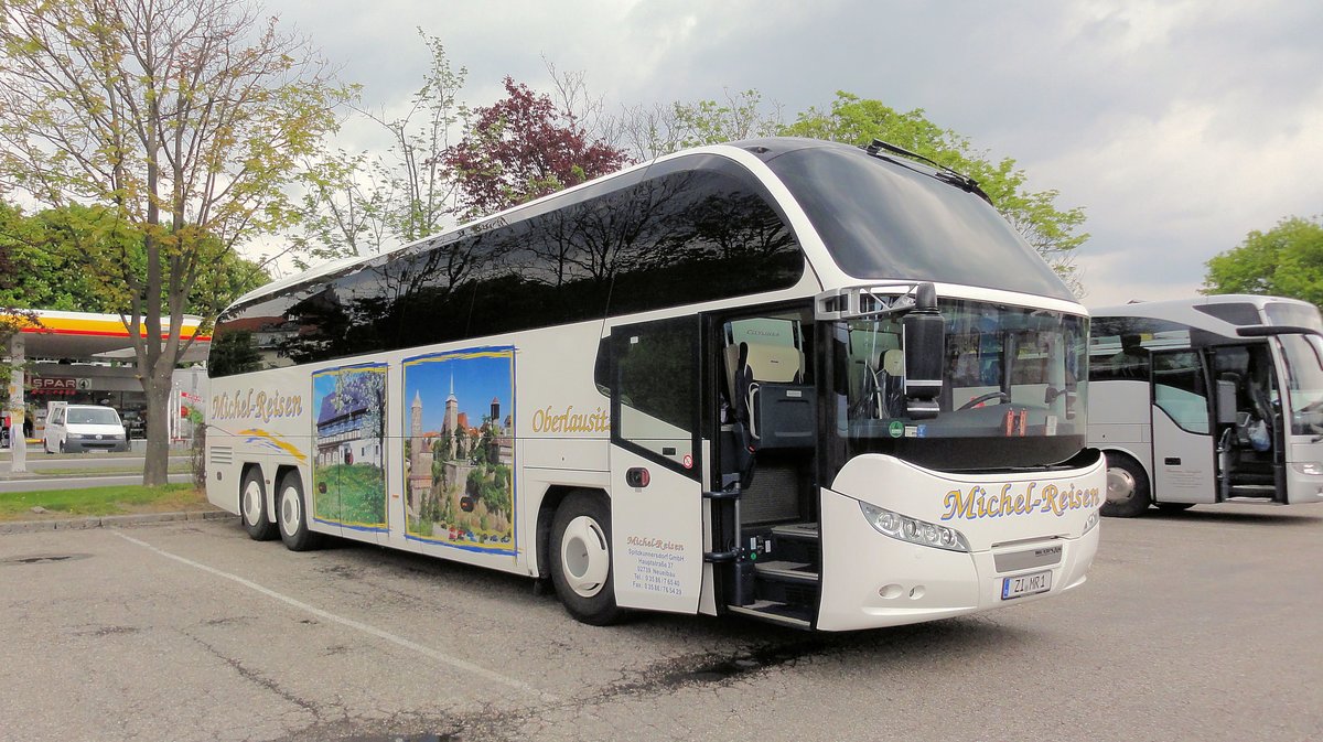 Neoplan Cityliner von Michel Reisen aus der BRD in Krems gesehen.