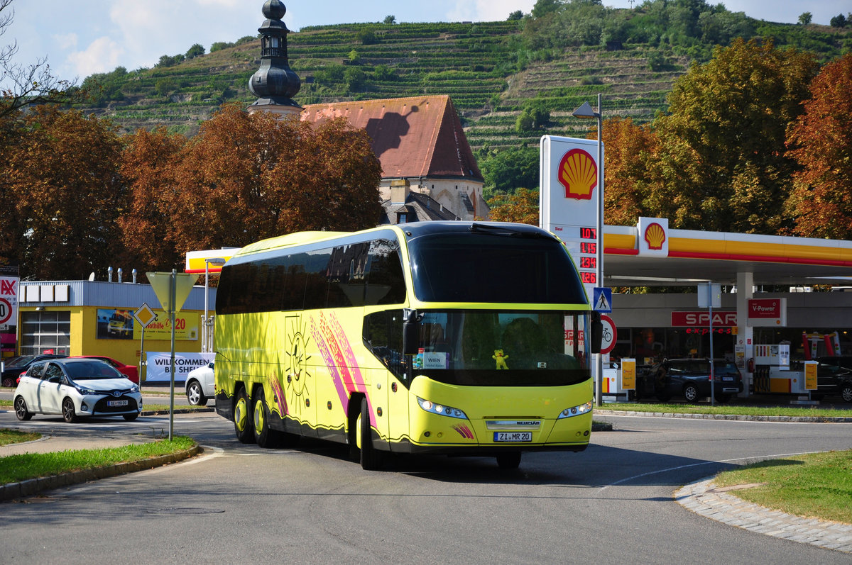 Neoplan Cityliner von Michel Reisen aus der BRD in Krems gesehen.