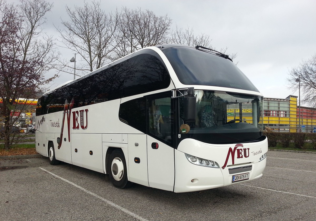 Neoplan Cityliner von der Neu Touristik aus sterreich am 16.11.2014 in Krems.