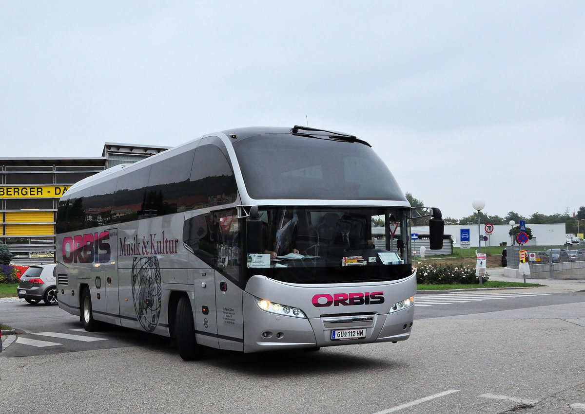 Neoplan Cityliner von Orbis Reisen aus sterreich in Krems gesehen.