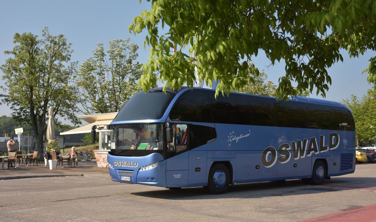 Neoplan Cityliner von OSWALD Reisen aus der BRD im Mai 2018 in Krems.