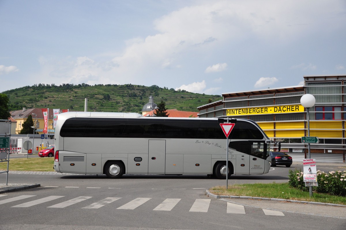 Neoplan Cityliner von Pfeifer Reisen aus sterreich im Juni 2015 in Krems gesehen.