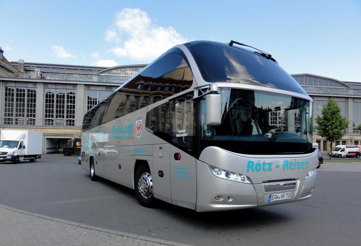 Neoplan Cityliner von Rtz Reisen aus der BRD Ende Juli 2015 beim Hauptbahnhof gesehen.