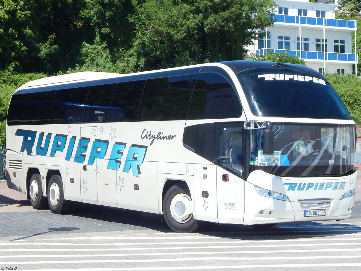 Neoplan Cityliner von Rupieper aus Deutschland im Stadthafen Sassnitz.