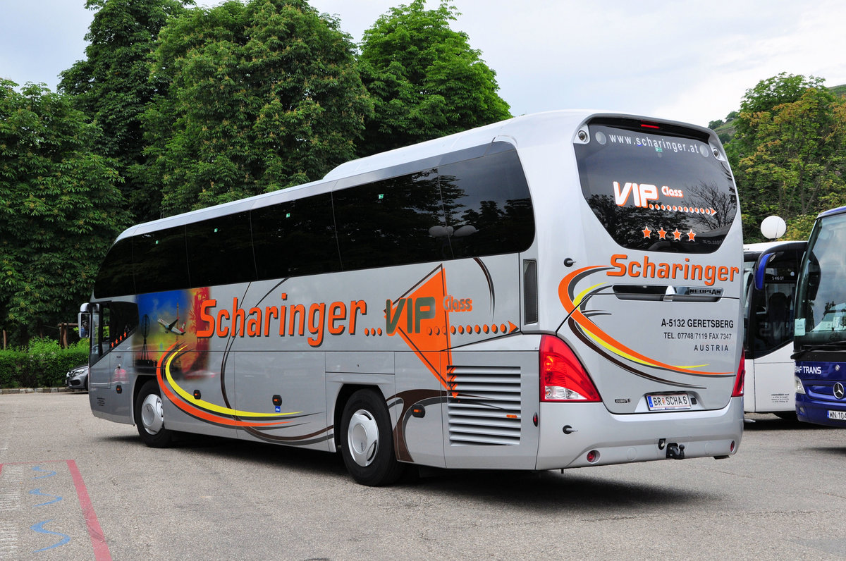 Neoplan Cityliner von SCHARINGER Reisen aus Obersterreich in Krems gesehen.