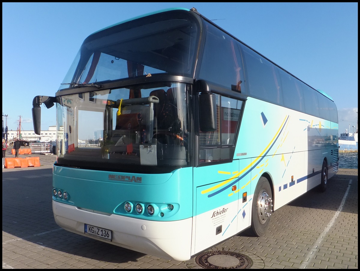 Neoplan Cityliner von Schieer (ex Plm Reisen) aus Deutschland im Stadthafen Sassnitz.