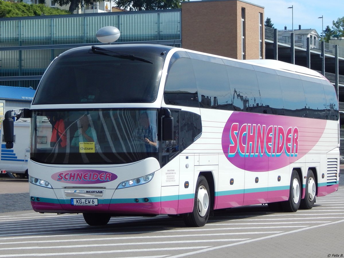 Neoplan Cityliner von Schneider aus Deutschland im Stadthafen Sassnitz.