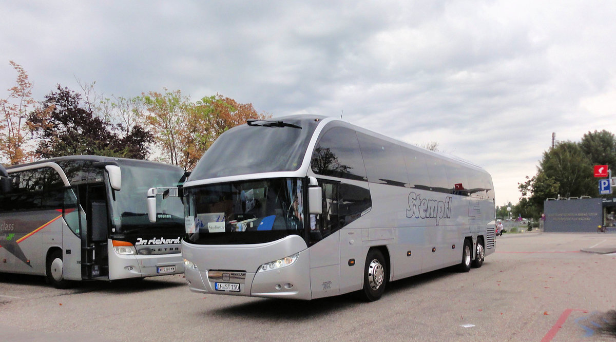 Neoplan Cityliner von Stempfl Reisen aus der BRD in Krems gesehen.