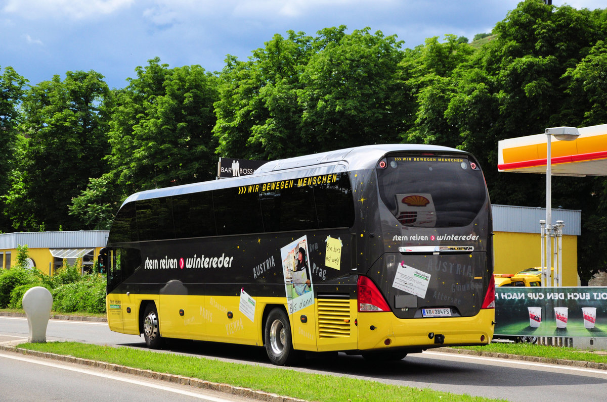 Neoplan Cityliner von Stern Reisen WINTEREDER aus sterreich in Krems unterwegs.