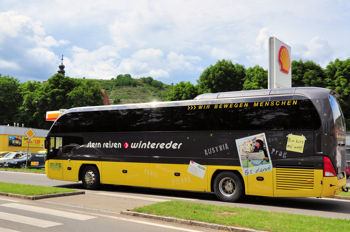 Neoplan Cityliner von Stern Reisen WINTEREDER aus sterreich in Krems unterwegs.