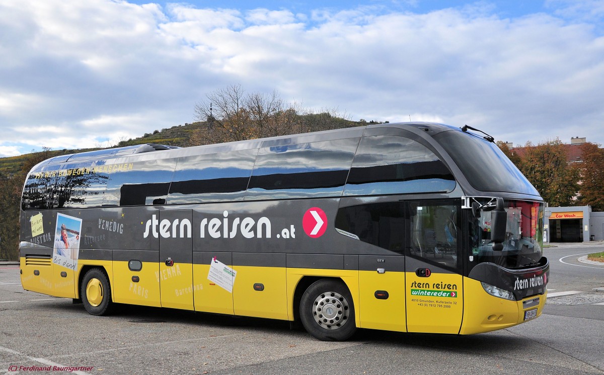 Neoplan Cityliner von Stern Reisen.at im Oktober 2013 in Krems.