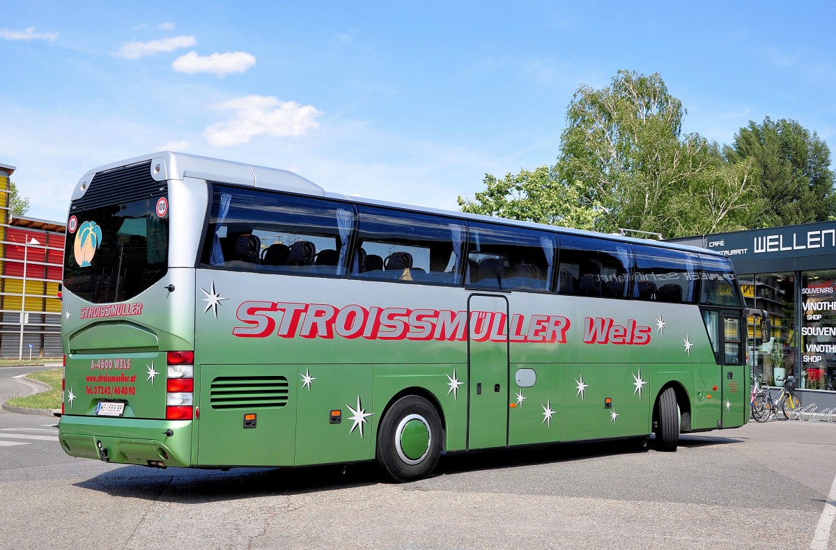 Neoplan Cityliner von Stroissmller Reisen aus Obersterreich in Krems.