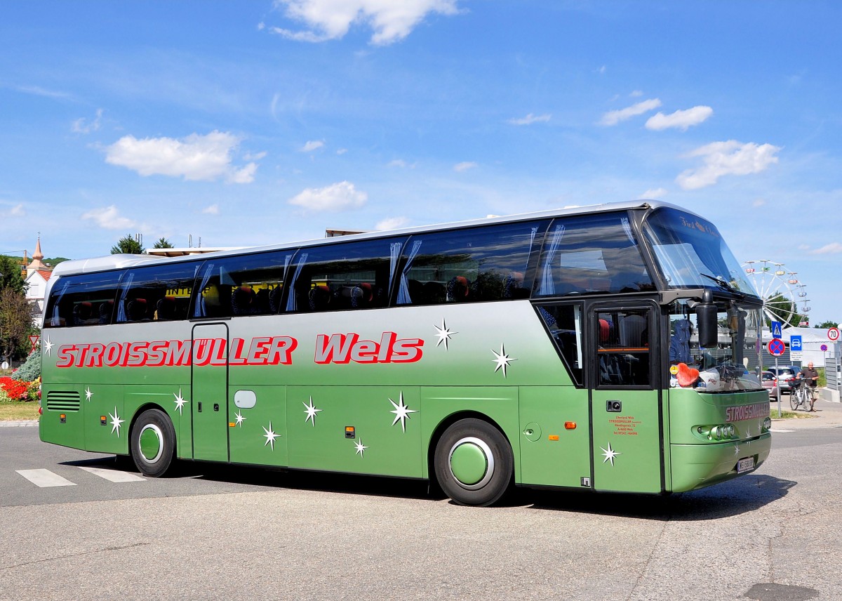 Neoplan Cityliner von Stroissmller Reisen aus Obersterreich in Krems.