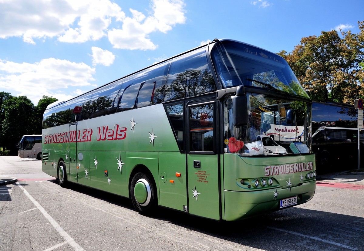 Neoplan Cityliner von Stroissmller Reisen aus Obersterreich in Krems.