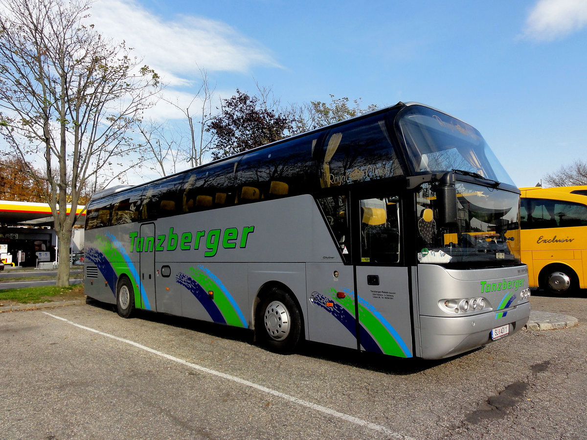 Neoplan Cityliner von Tanzberger Reisen aus sterreich in Krems gesehen.