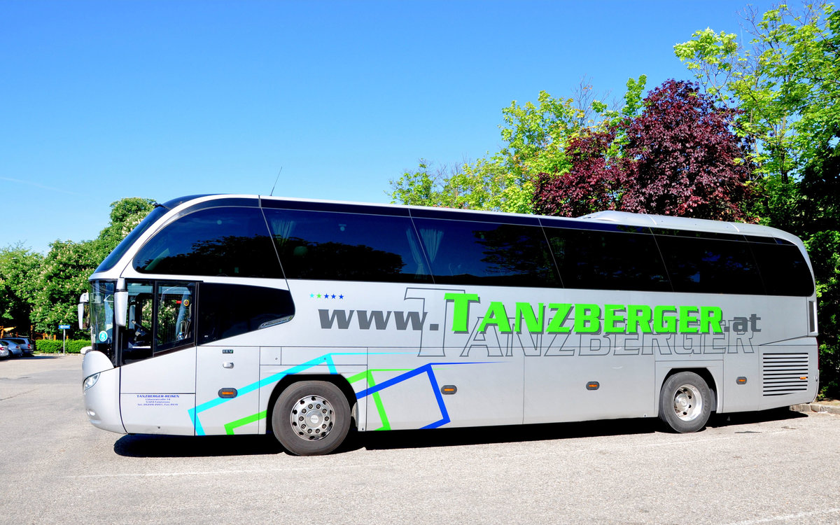 Neoplan Cityliner von Tanzberger Reisen aus sterreich in Krems gesehen.