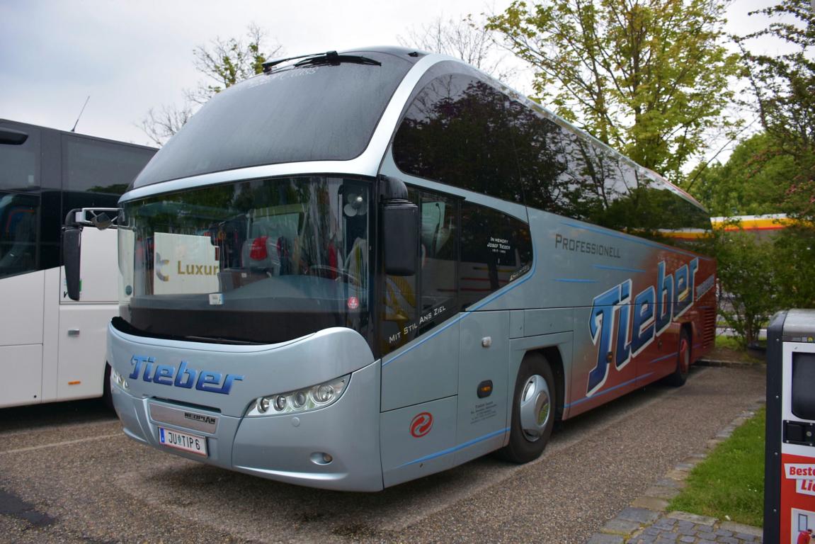 Neoplan Cityliner von TIEBER Reisen aus der Steiermark/sterreich in Krems.