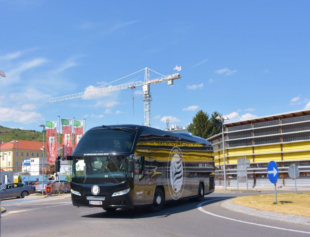 Neoplan Cityliner von Weiss Reisen aus sterreich 06/2017 in Krems.