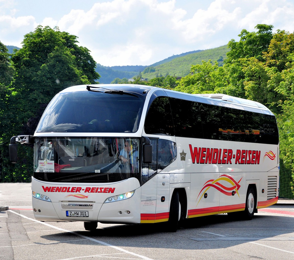 Neoplan Cityliner von WENDLER Reisen aus der BRD am 29.5.2013 in Krems gesehen.