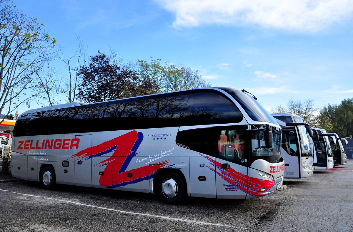 Neoplan Cityliner von Zellinger Reisen aus sterreich in Krems gesehen.