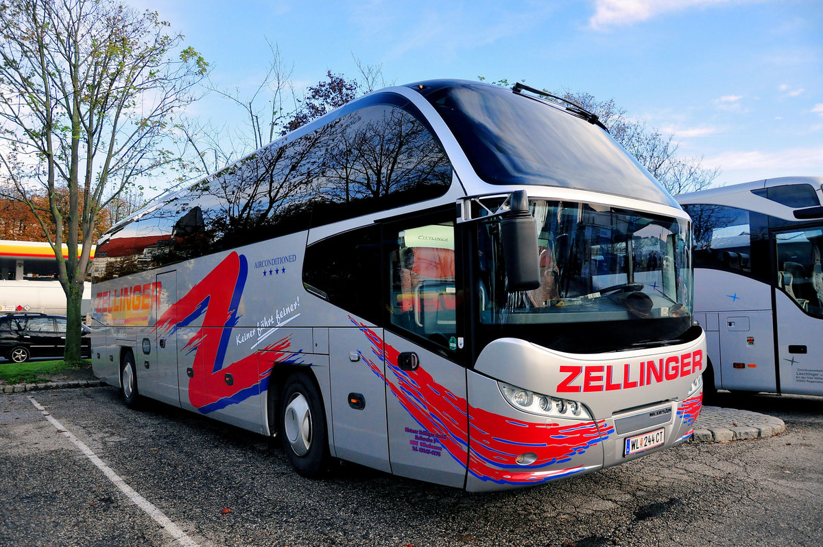 Neoplan Cityliner von Zellinger Reisen aus sterreich in Krems gesehen.