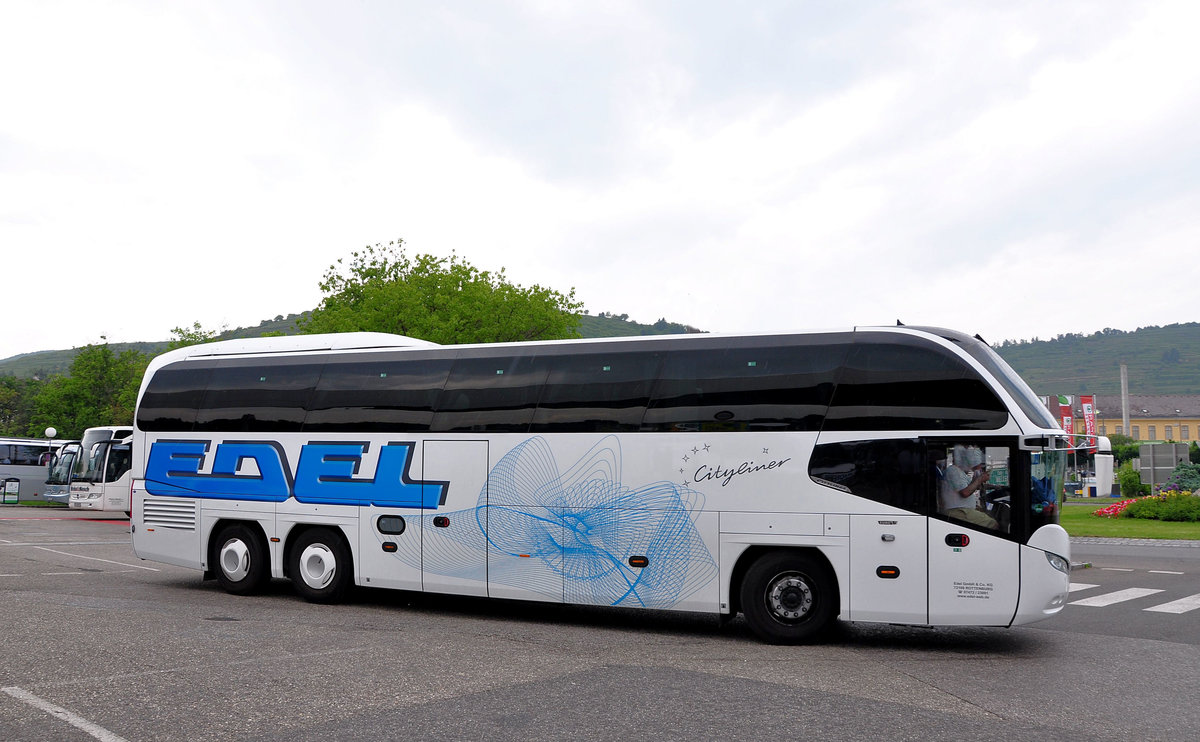 Neoplan Citylinr von EDEL Reisen aus der BRD in Krems gesehen.