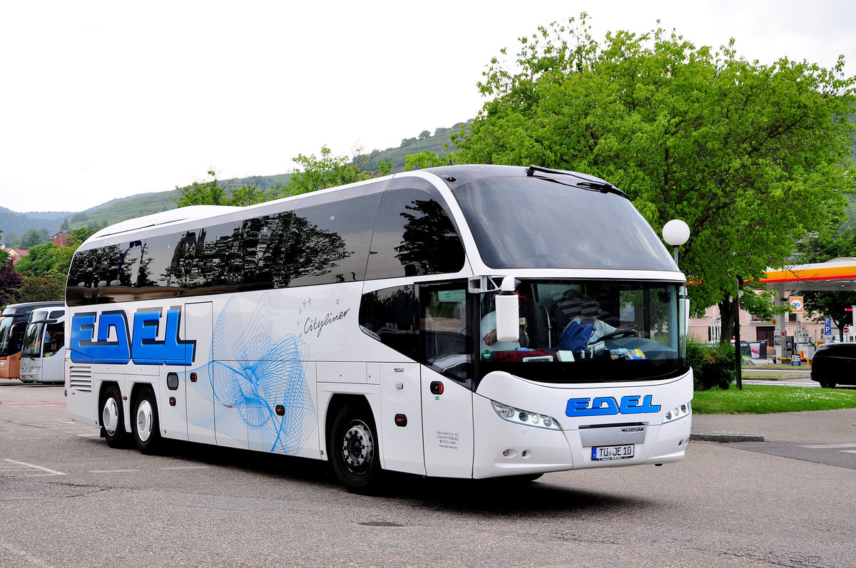 Neoplan Citylinr von EDEL Reisen aus der BRD in Krems gesehen.