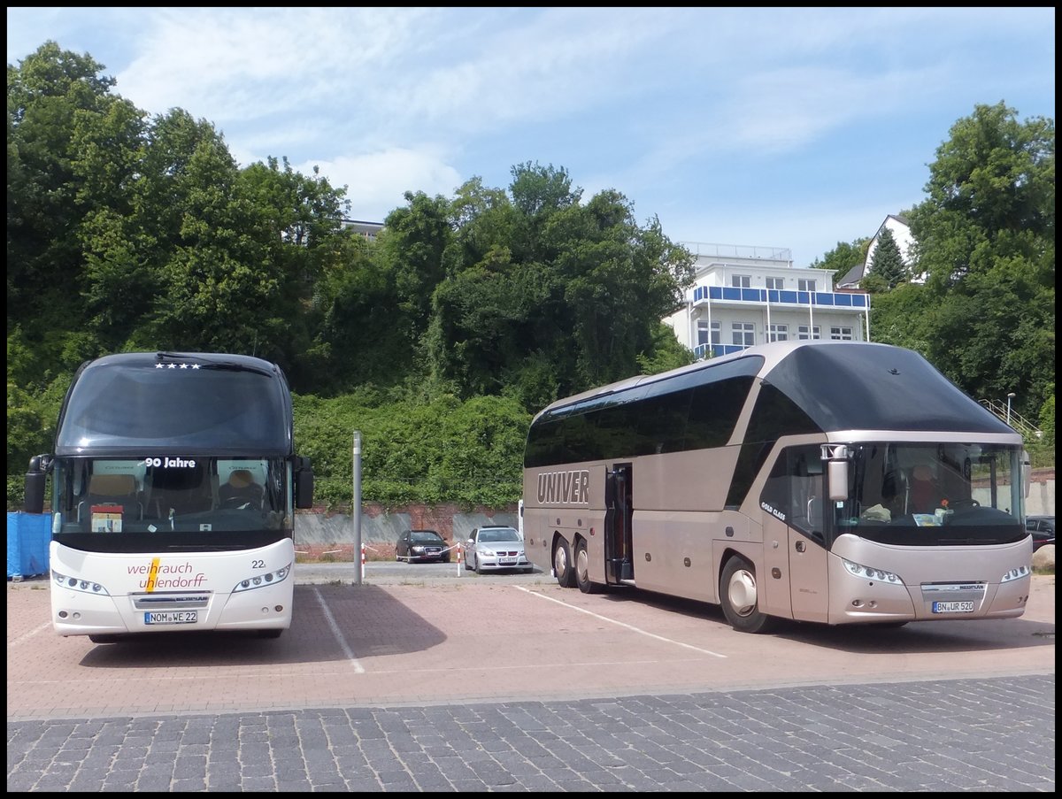 Neoplan Citylner von Weihrauch-Uhlendorff aus Deutschland und Neoplan Starliner von Univers aus Deutschland im Stadthafen Sassnitz.