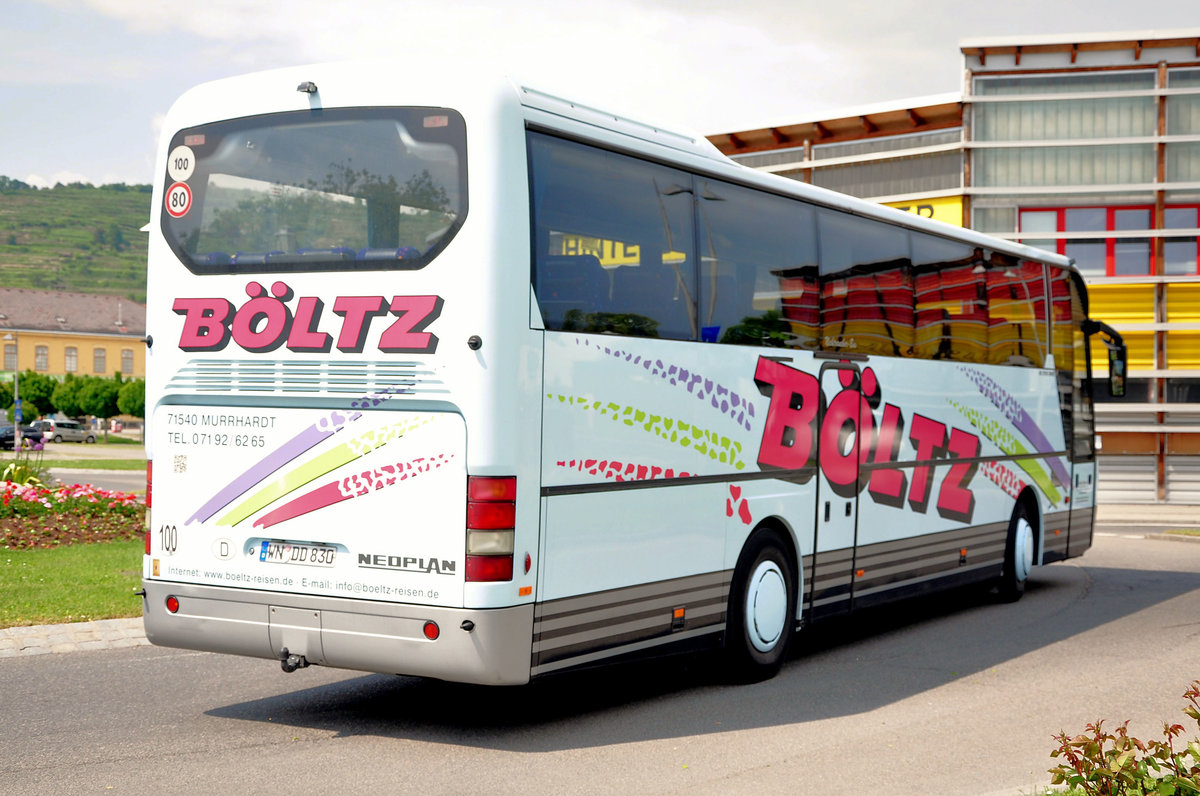 Neoplan Euroliner von Pltz Reisen aus der BRD in Krems gesehen.