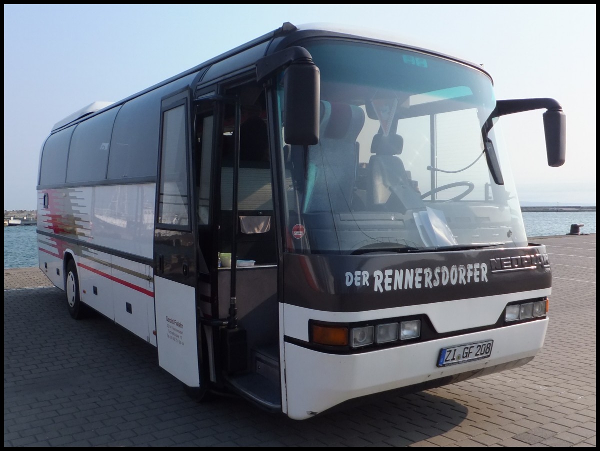 Neoplan Jetliner von Der Rennersdorfer aus Deutschland im Stadthafen Sassnitz.