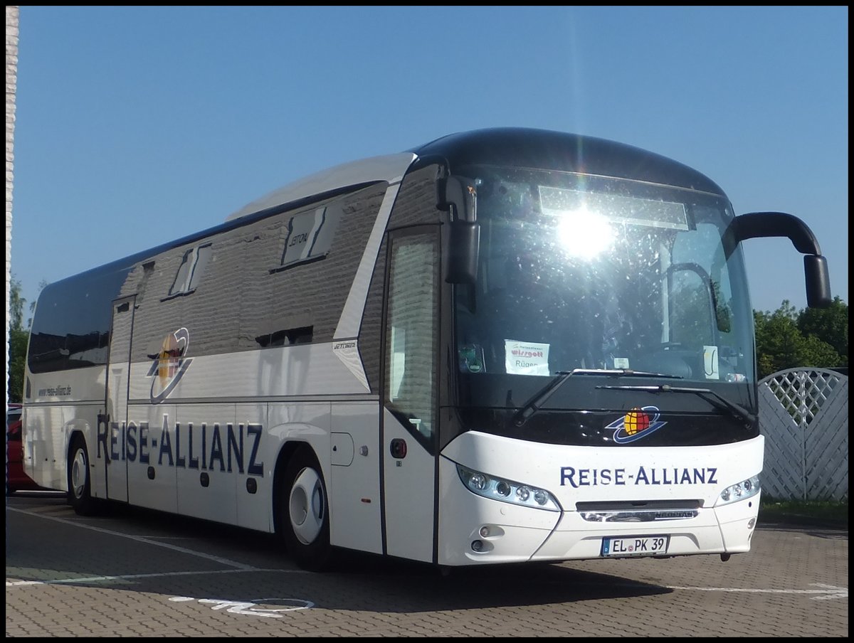 Neoplan Jetliner von Reise-Allianz/Meyering aus Deutschland in Sassnitz.