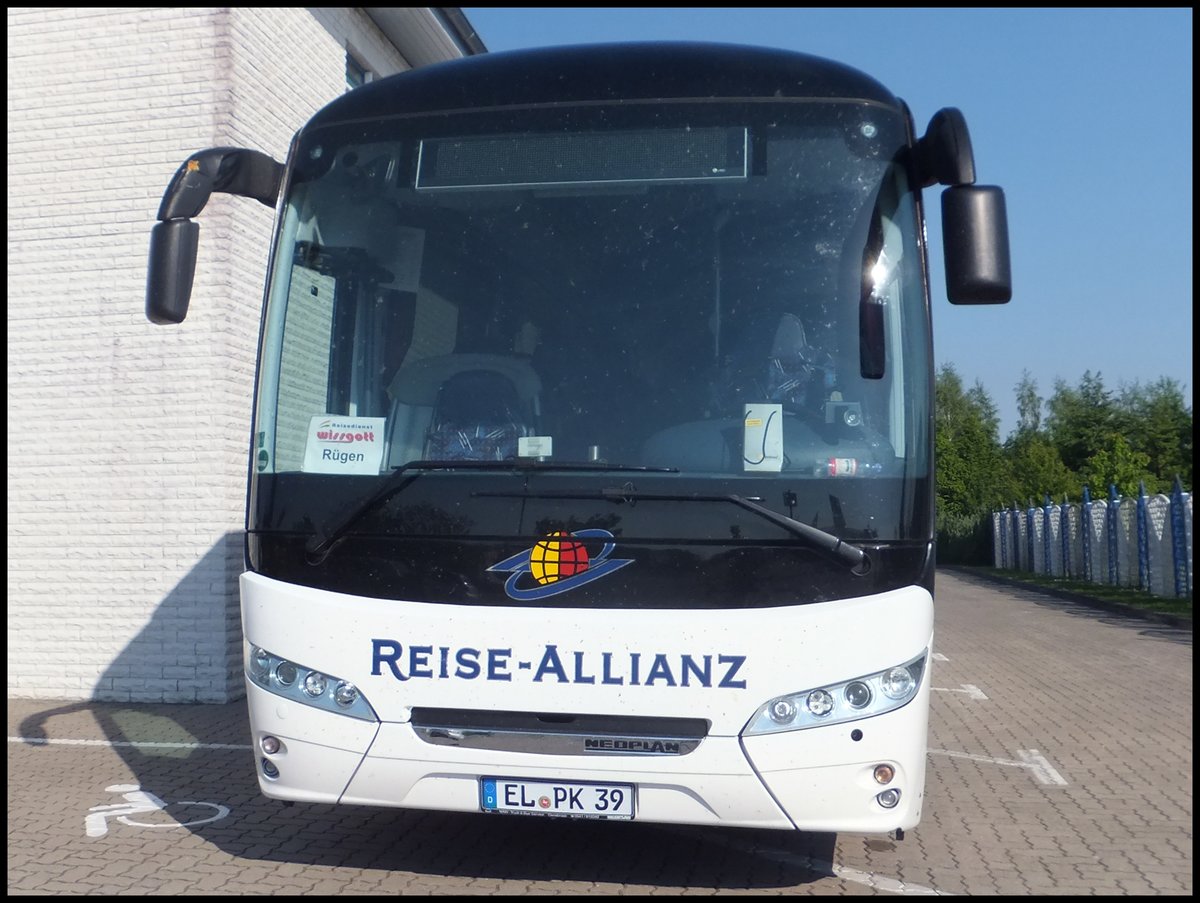 Neoplan Jetliner von Reise-Allianz/Meyering aus Deutschland in Sassnitz.